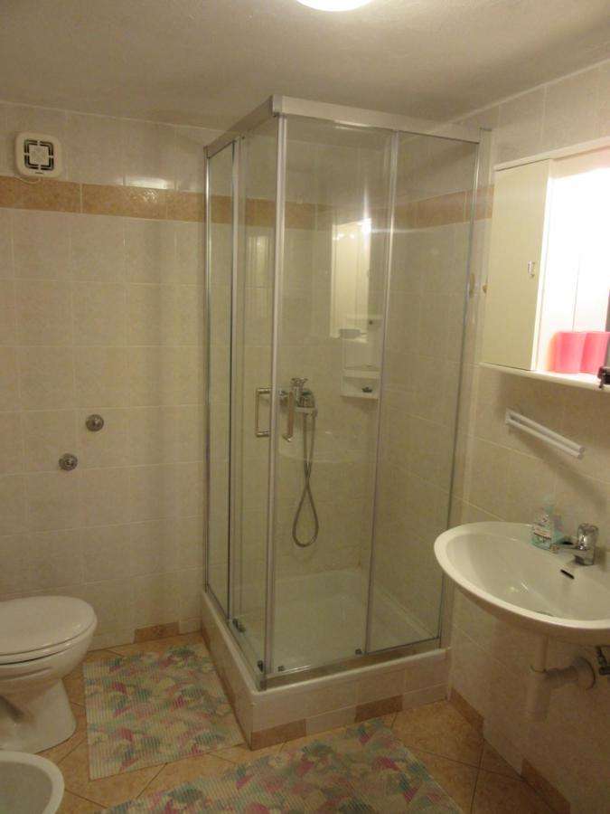 Apartmani Gracijela Karlobag Bagian luar foto