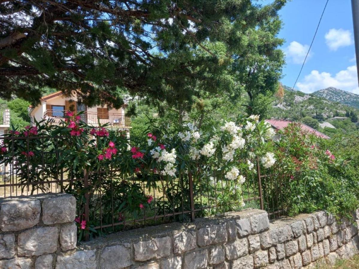 Apartmani Gracijela Karlobag Bagian luar foto