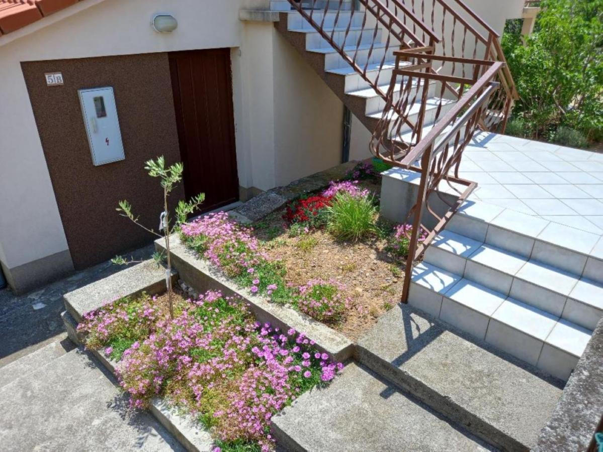 Apartmani Gracijela Karlobag Bagian luar foto
