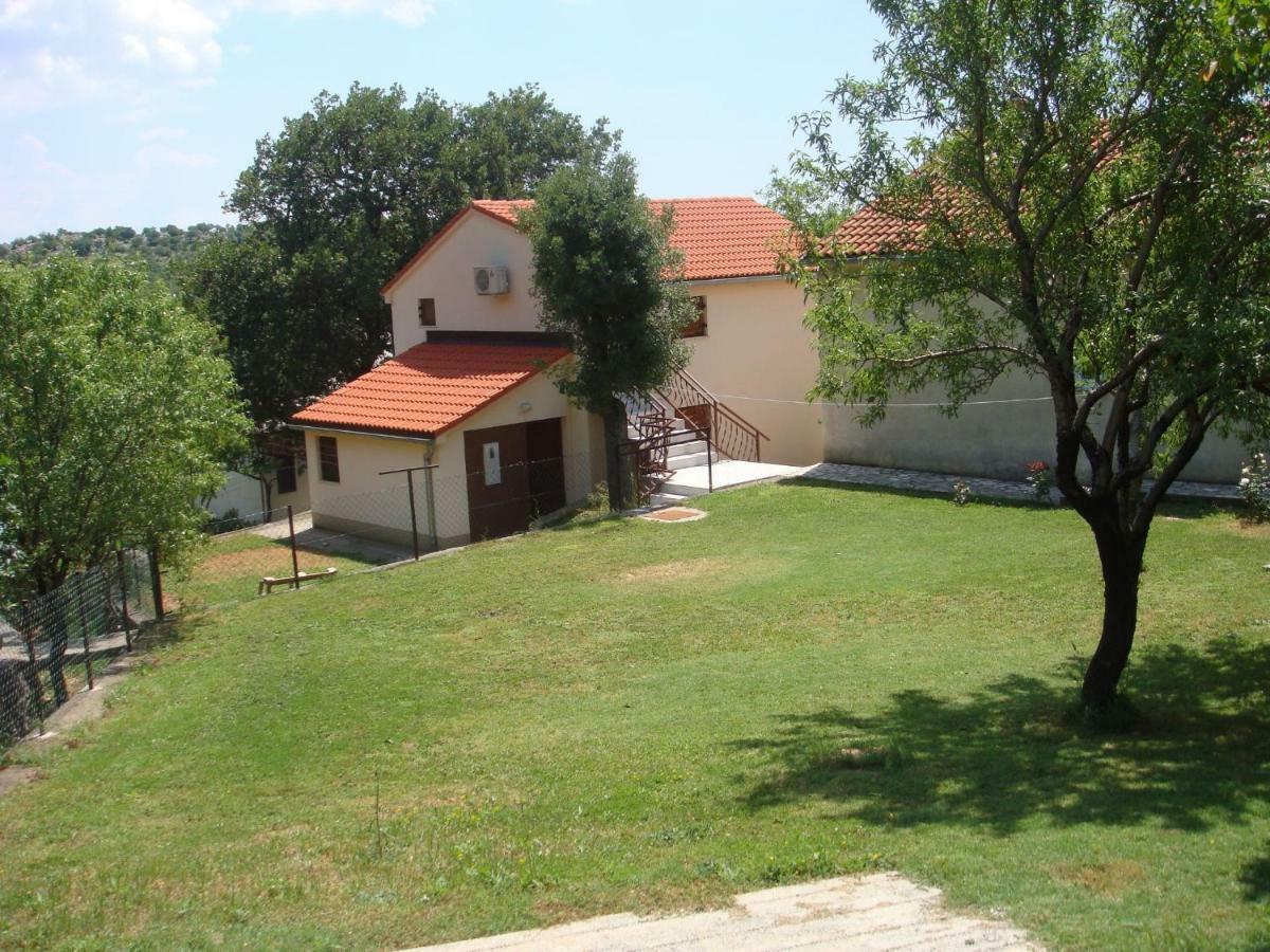 Apartmani Gracijela Karlobag Bagian luar foto