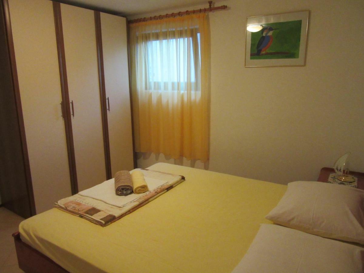 Apartmani Gracijela Karlobag Bagian luar foto