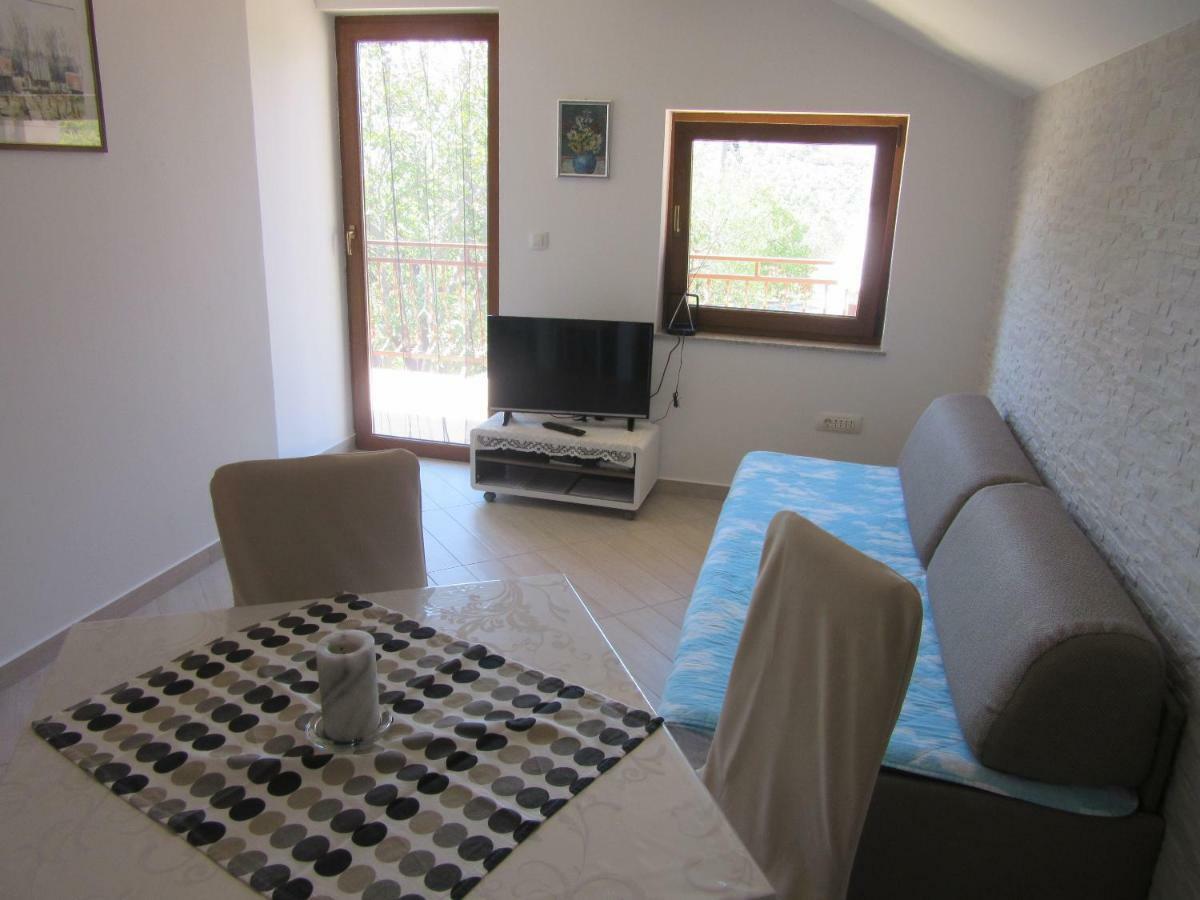 Apartmani Gracijela Karlobag Bagian luar foto