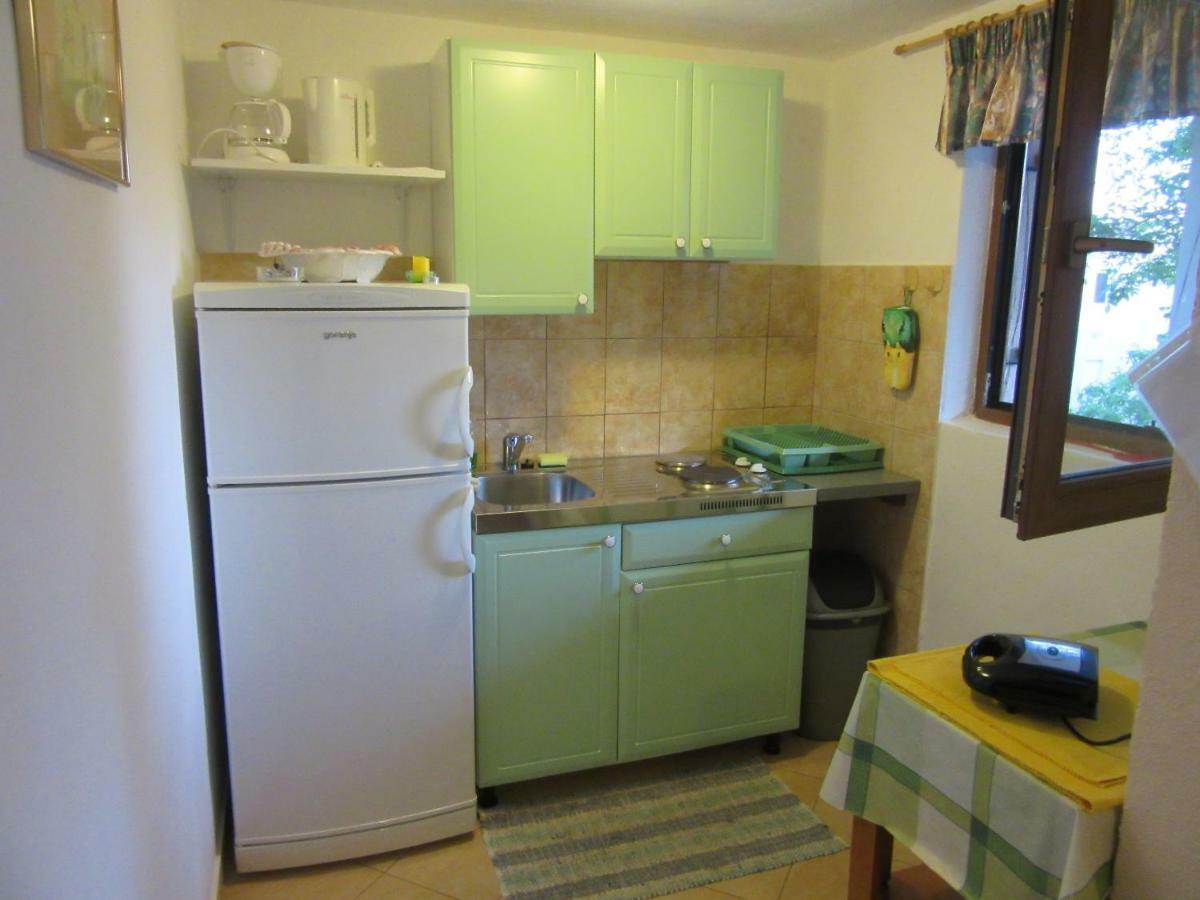 Apartmani Gracijela Karlobag Bagian luar foto