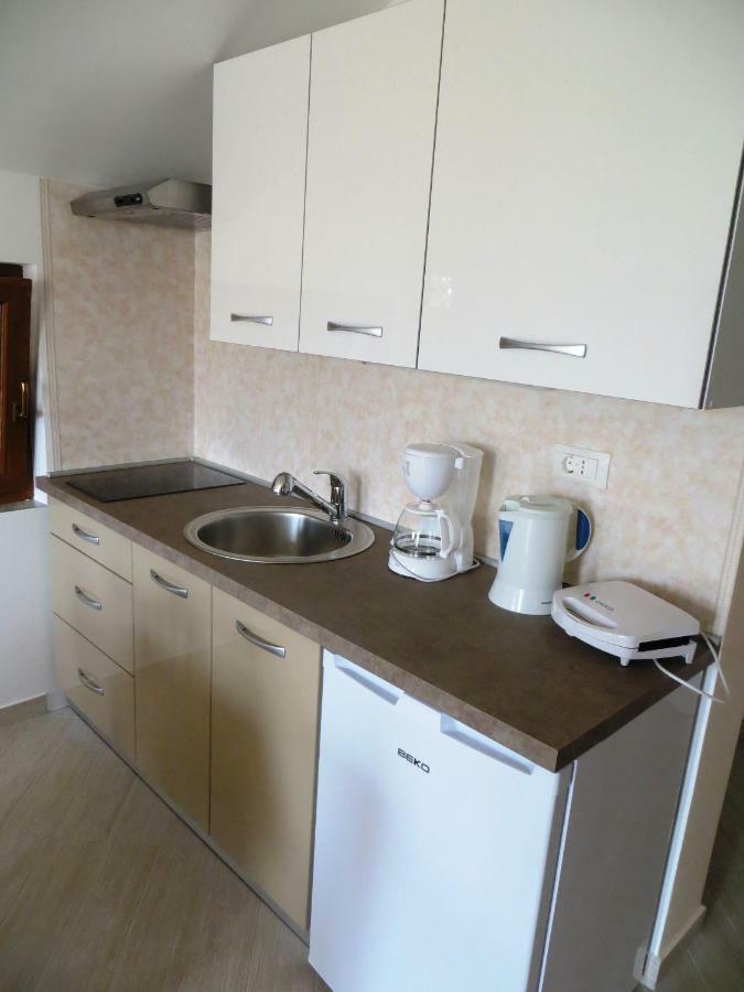 Apartmani Gracijela Karlobag Bagian luar foto