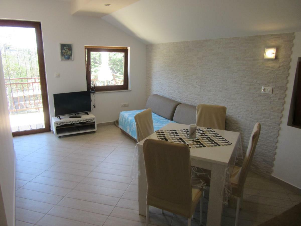 Apartmani Gracijela Karlobag Bagian luar foto