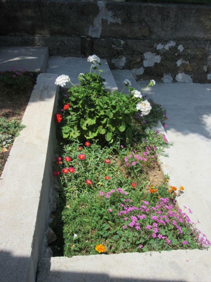 Apartmani Gracijela Karlobag Bagian luar foto